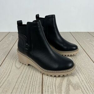 DV Dolce Vita Women's Rielle Chelsea Lug Sole Booties 7M Black Exotic $70